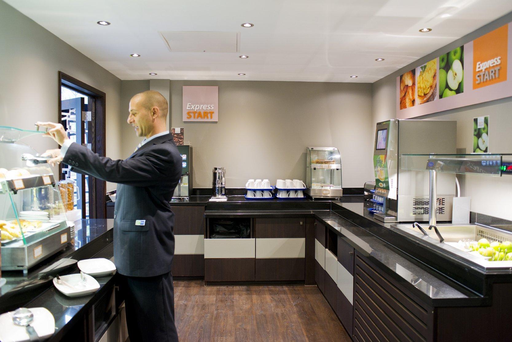 Holiday Inn Express Windsor By Ihg Eksteriør billede