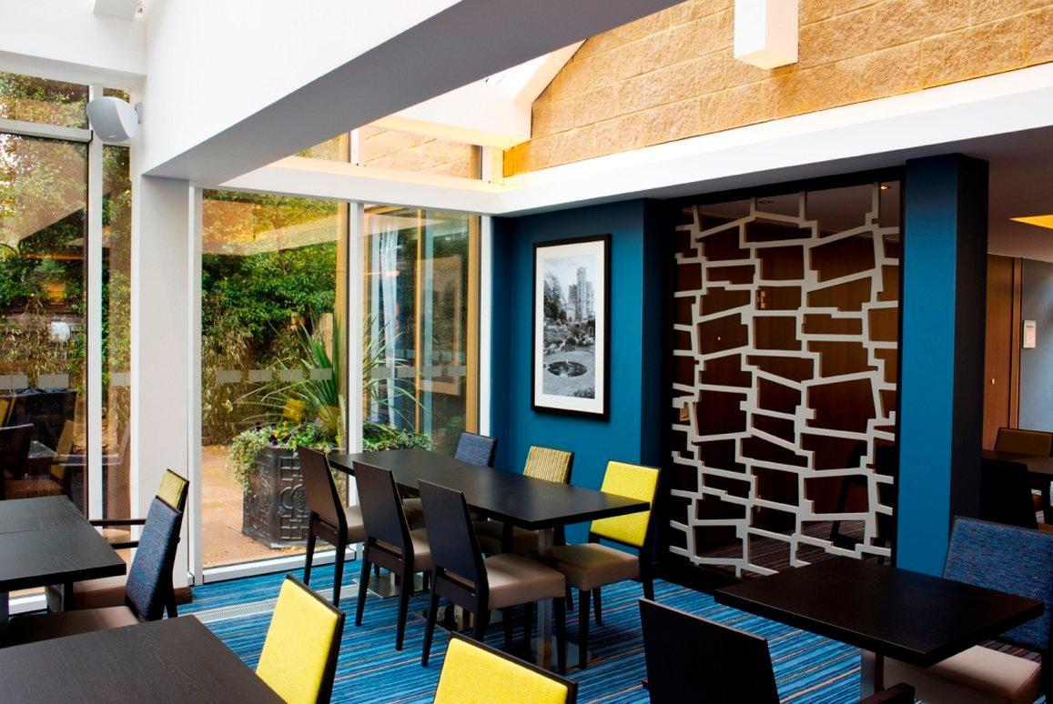 Holiday Inn Express Windsor By Ihg Eksteriør billede