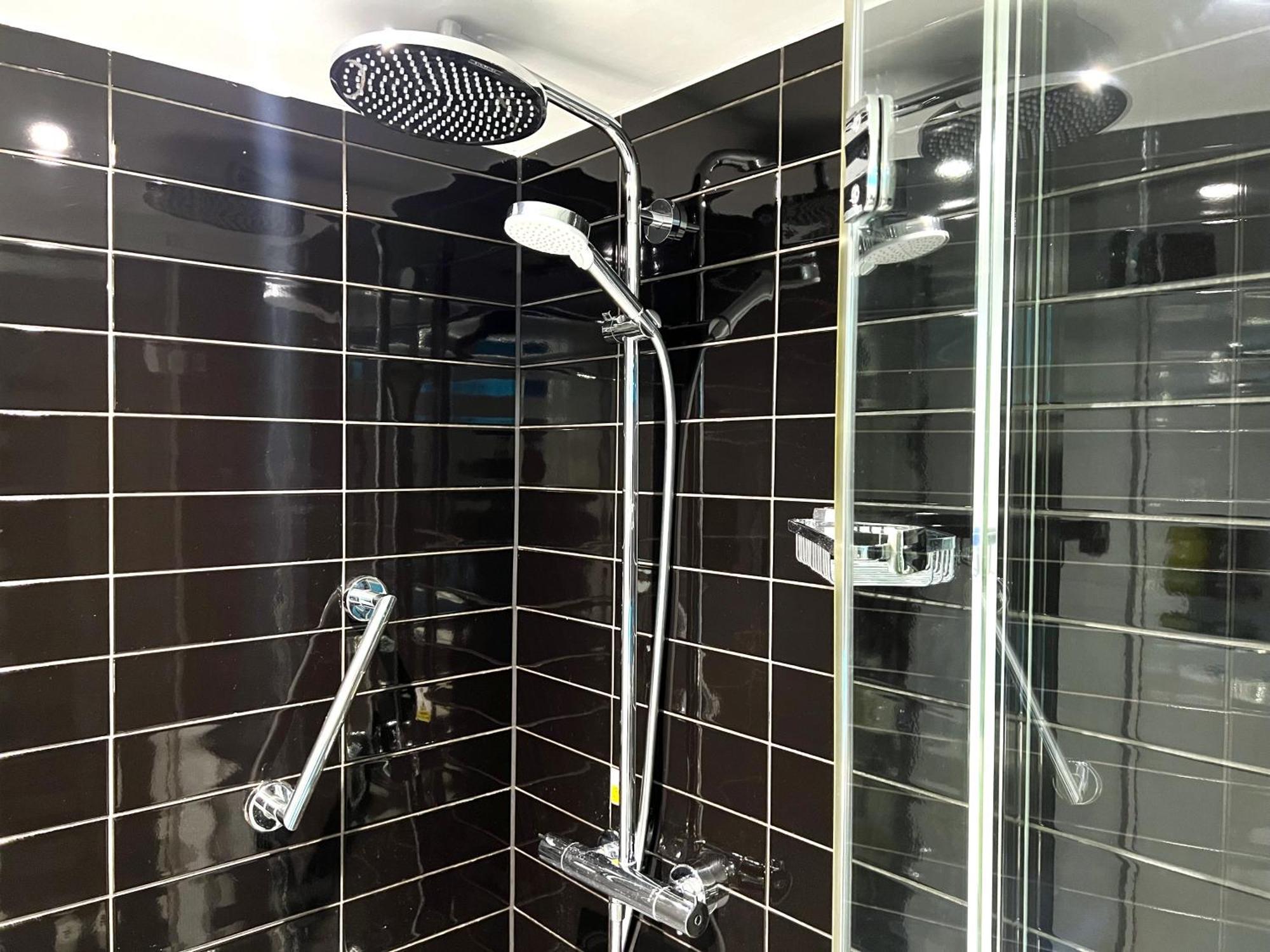 Holiday Inn Express Windsor By Ihg Eksteriør billede
