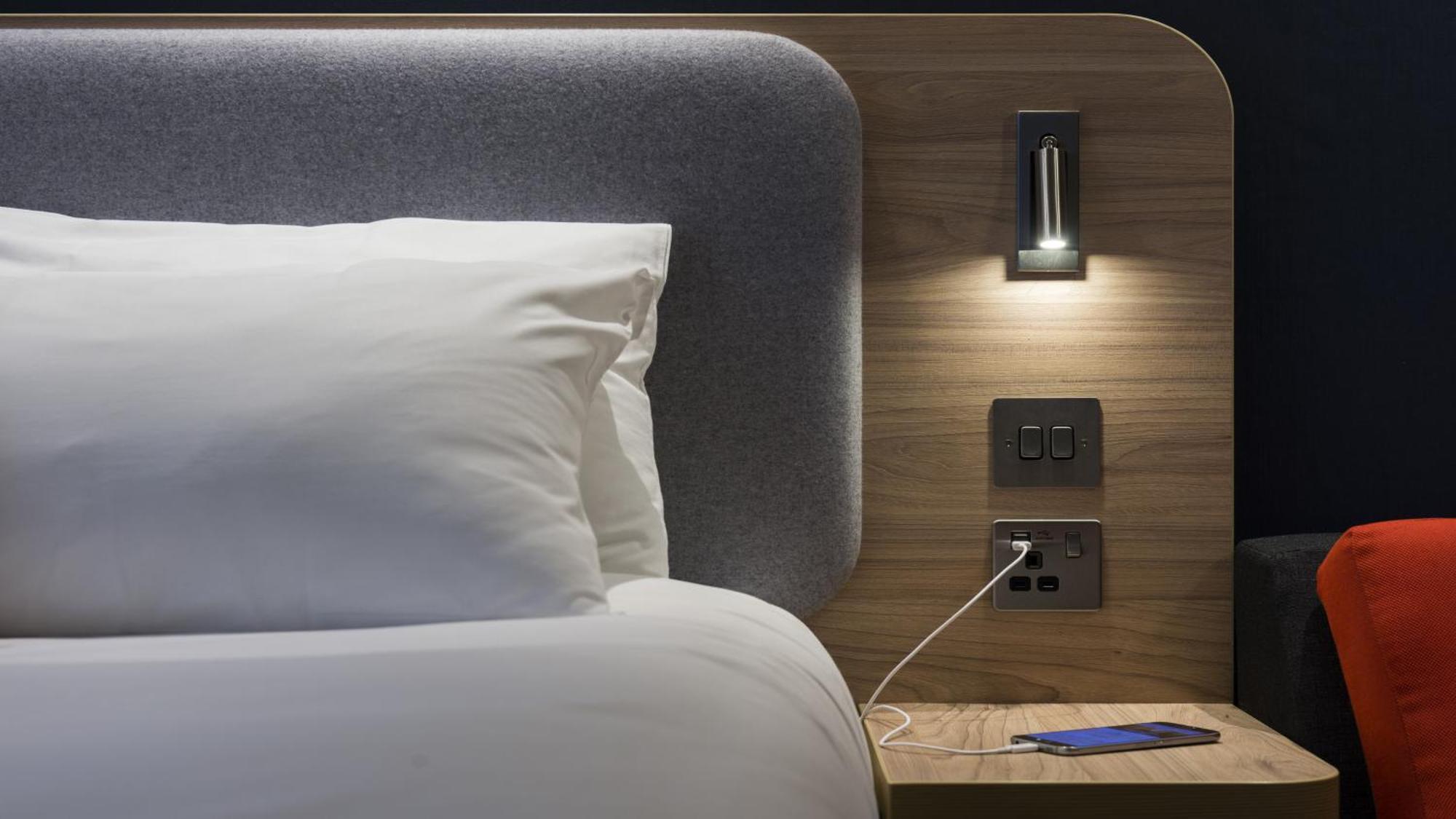 Holiday Inn Express Windsor By Ihg Eksteriør billede