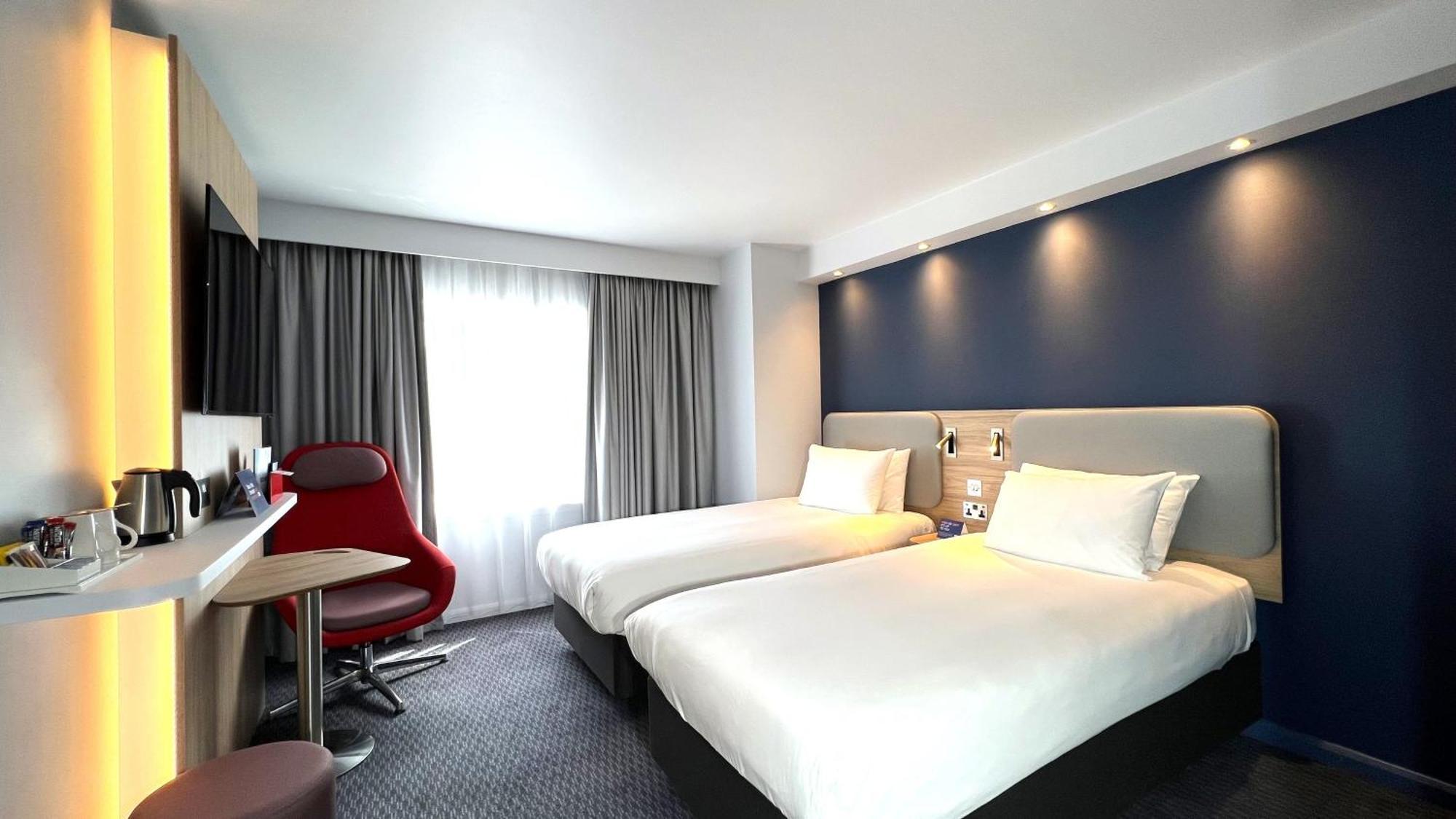 Holiday Inn Express Windsor By Ihg Eksteriør billede