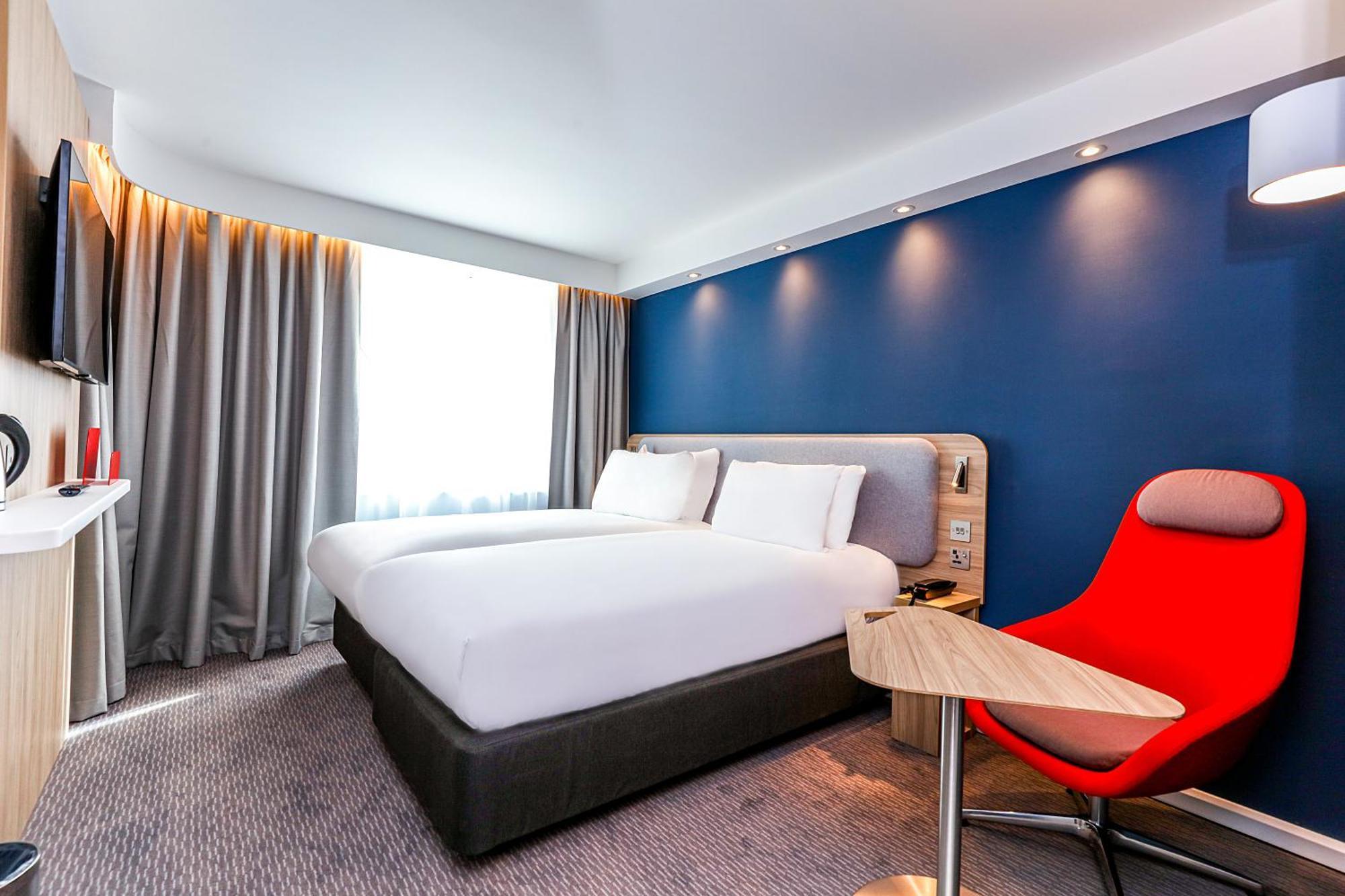 Holiday Inn Express Windsor By Ihg Eksteriør billede