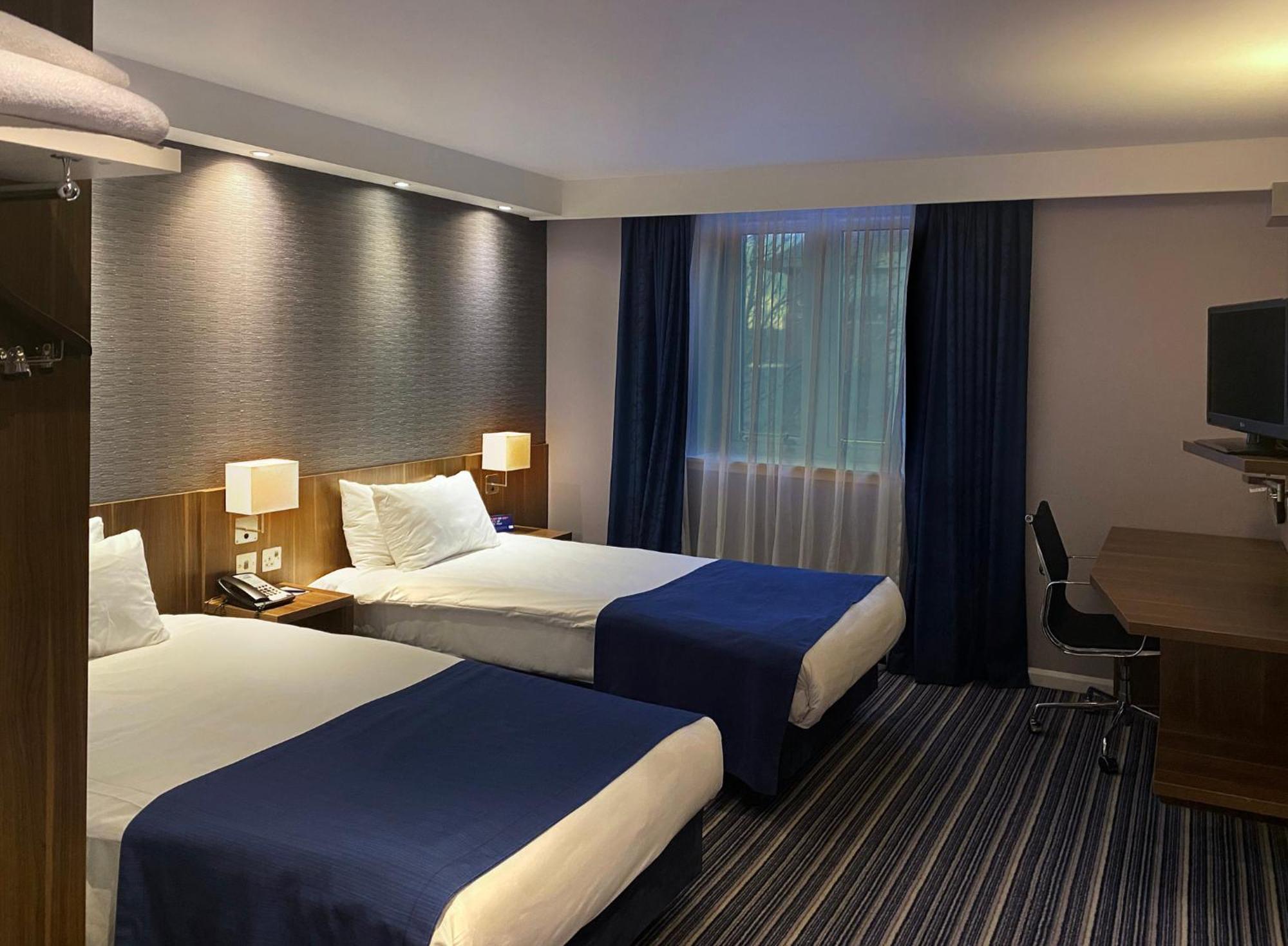 Holiday Inn Express Windsor By Ihg Eksteriør billede