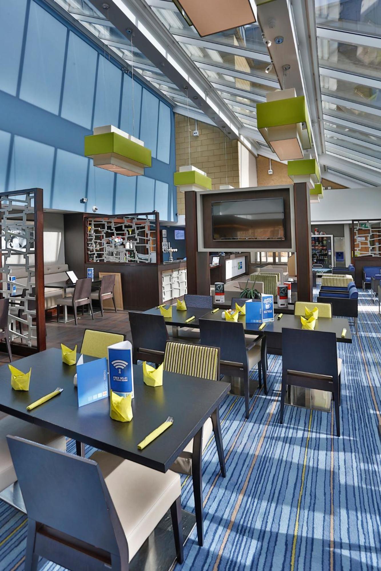 Holiday Inn Express Windsor By Ihg Eksteriør billede