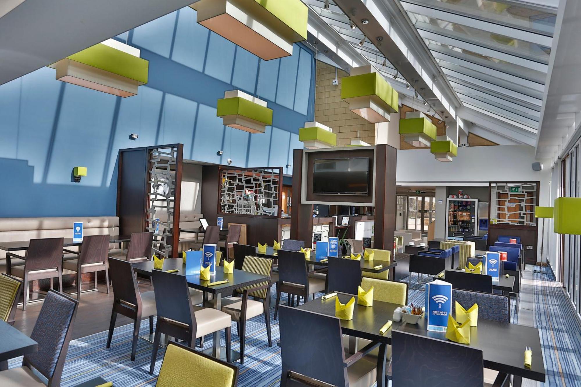 Holiday Inn Express Windsor By Ihg Eksteriør billede