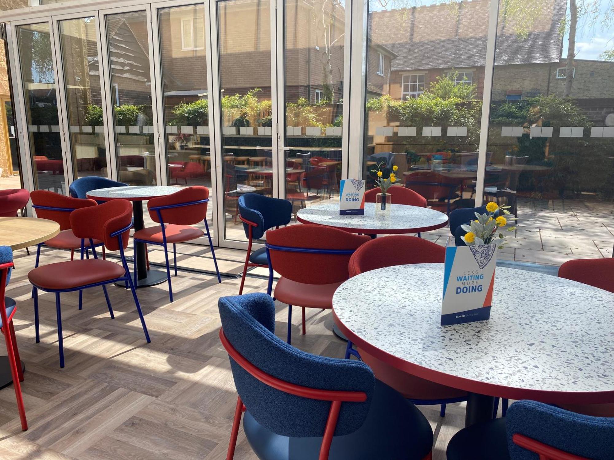 Holiday Inn Express Windsor By Ihg Eksteriør billede