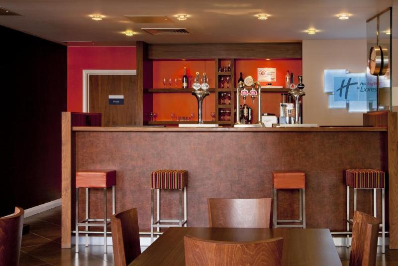 Holiday Inn Express Windsor By Ihg Eksteriør billede