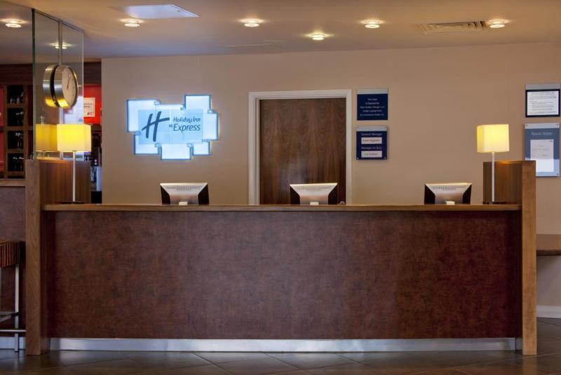 Holiday Inn Express Windsor By Ihg Eksteriør billede