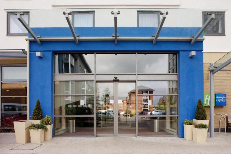 Holiday Inn Express Windsor By Ihg Eksteriør billede
