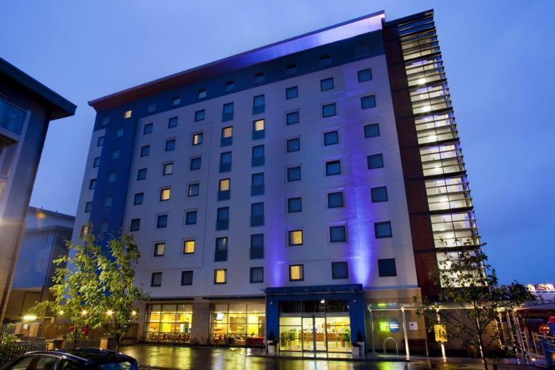 Holiday Inn Express Windsor By Ihg Eksteriør billede