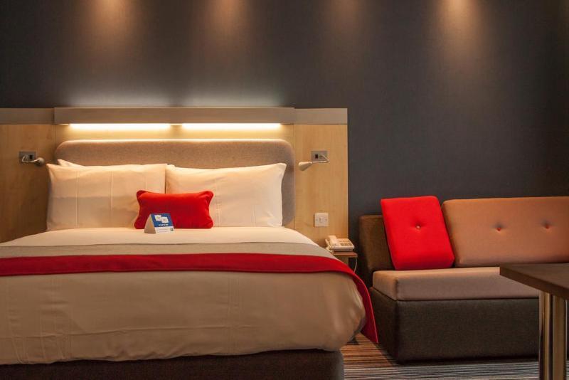 Holiday Inn Express Windsor By Ihg Eksteriør billede