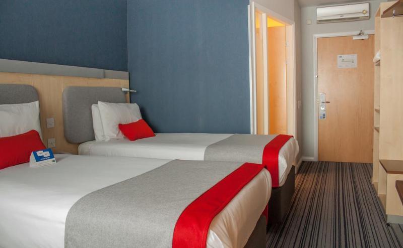 Holiday Inn Express Windsor By Ihg Eksteriør billede