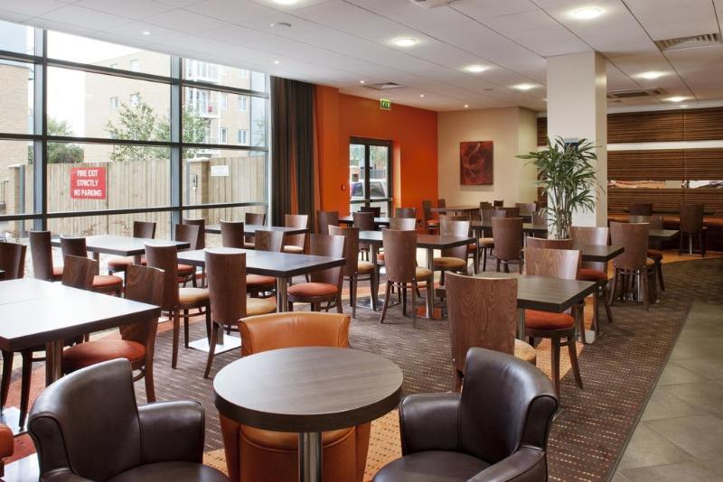 Holiday Inn Express Windsor By Ihg Eksteriør billede