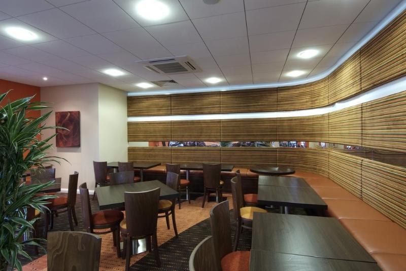Holiday Inn Express Windsor By Ihg Eksteriør billede