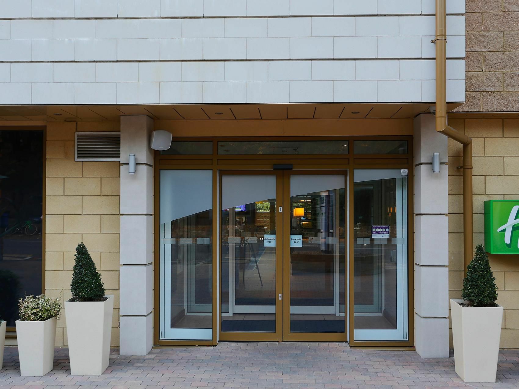 Holiday Inn Express Windsor By Ihg Eksteriør billede