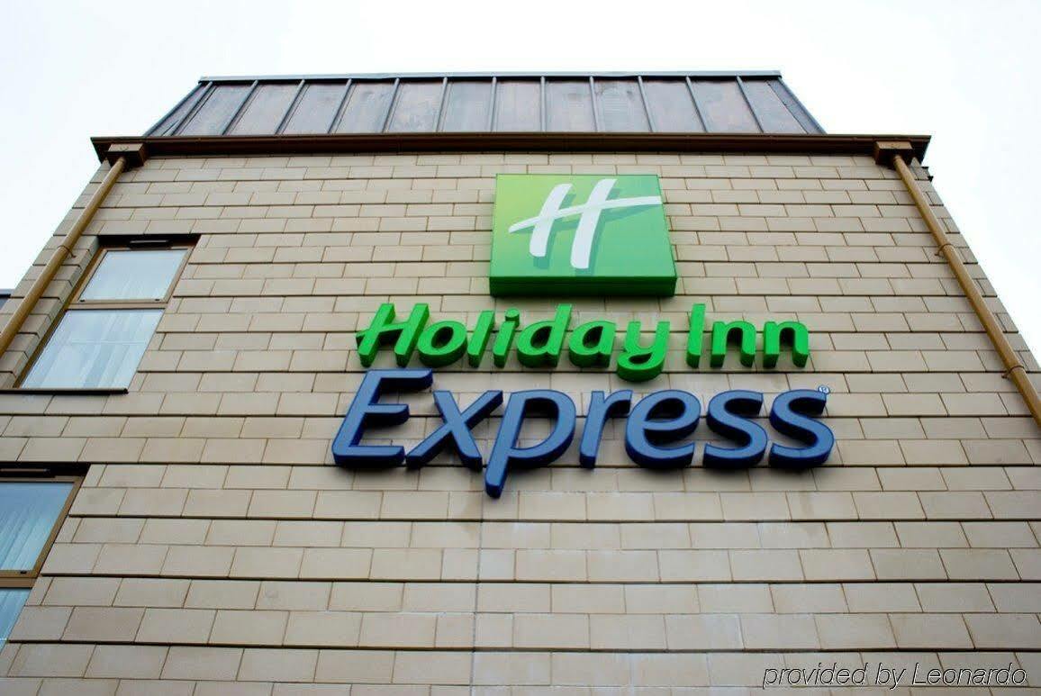 Holiday Inn Express Windsor By Ihg Eksteriør billede