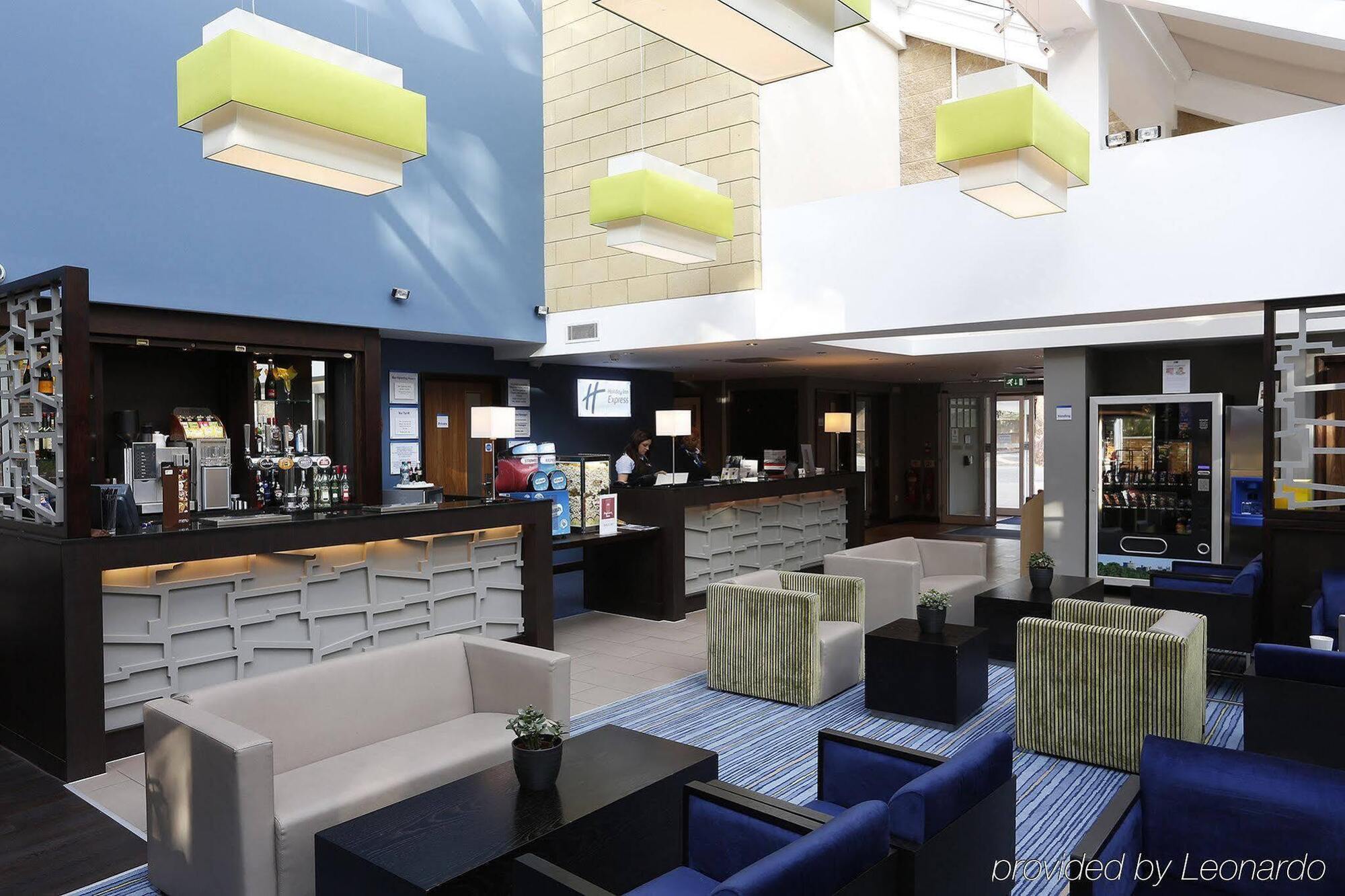 Holiday Inn Express Windsor By Ihg Eksteriør billede